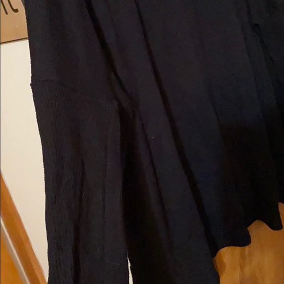 2X Black Sweater - Picture 2 of 4